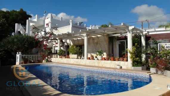 Very nice 17 room Hostal 400m from the beach 
