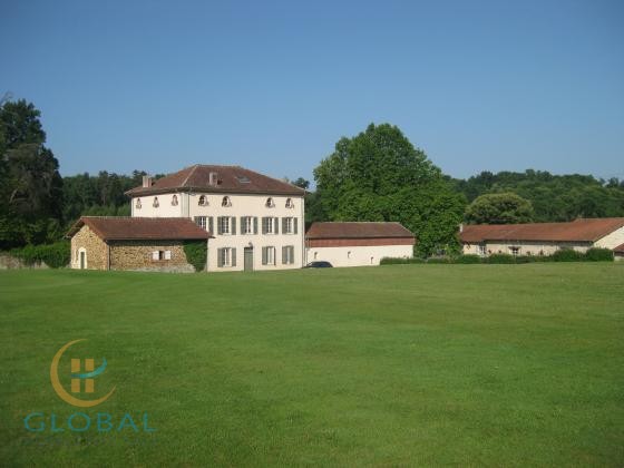 Golfcourse with Hotel & Villas in the Limoges area