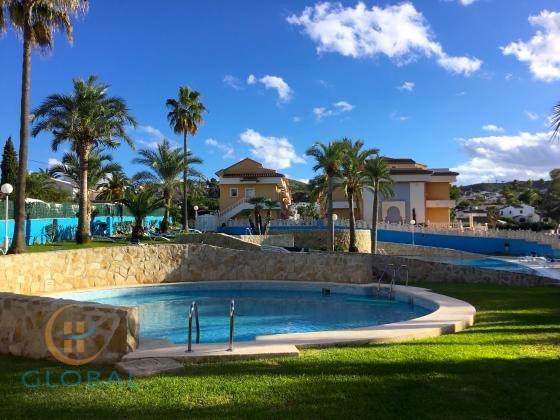 Aparthotel with 52 suites at Costa Blanca