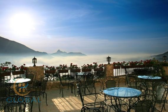 Boutique hotel + restaurant in a historic town with stunning views ( 20 min to the beaches)