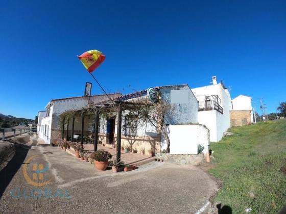 Functional 11-room hostel near Seville