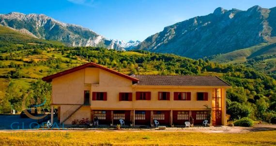 Charming Rural hotel in the Picos de Europa, with 19 rooms, restaurant & 40 minutes from the beaches