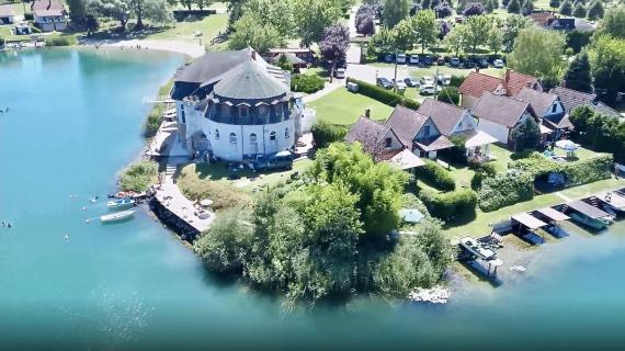 Lovely lakeside Castle hotel and restaurant with private beach