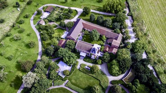 Luxury Castle BB with a park garden in Limburg 