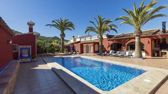 Fantastic opportunity of 3 Holiday houses with high income on the Costa Blanca