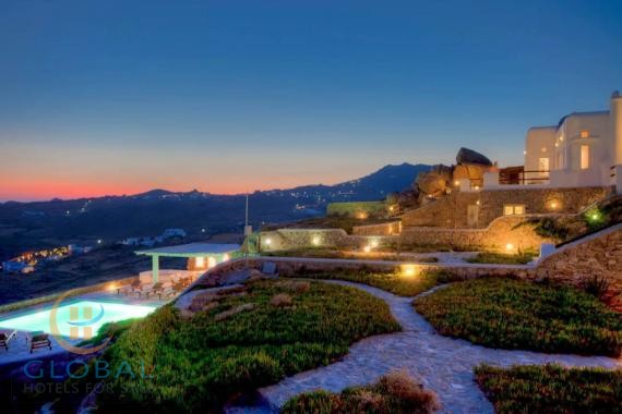 Luxury Villa complex with 25 bedrooms in Mykonos