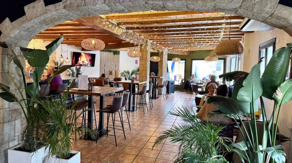 Restaurant in Costa Blanca, excellent revenue and owner finance possible – possible 14 room hotel