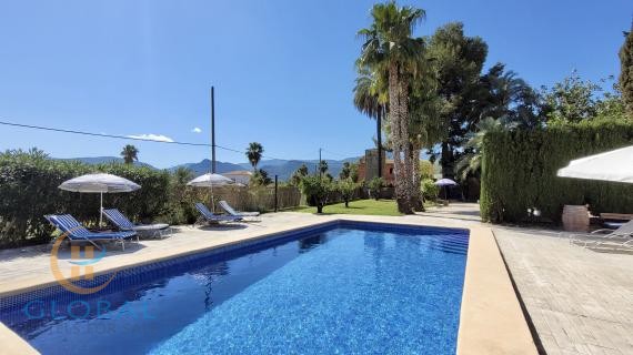 Charming BB in a small village in the middle of citrus groves, 15 minutes from the beaches