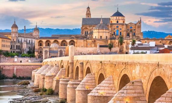 2* Hotel with rooftop pool under construction in the center Cordoba  