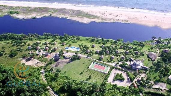 Unique Lodge next to the beach and lagoon