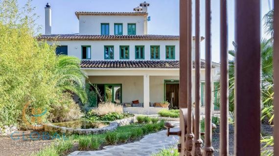 Stylish boutique hotel with beautiful sea-views over the valley on the Costa Blanca