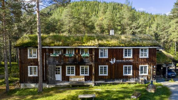 Unique profitable Mountain Lodge of exceptional design & quality, with expansion possibilities