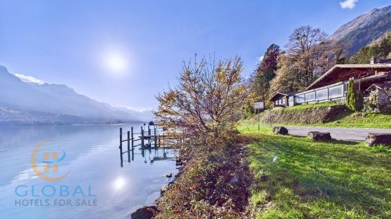 Charming boutique hotel with breathtaking views of the lake in the Bern Canton