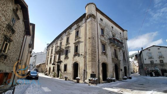 Excellent investment opportunity – 4Historical Hotel in a charming village located in Abruzzo region